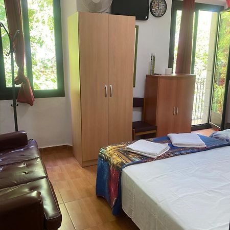 Pension Teruel Barcelona Buitenkant foto