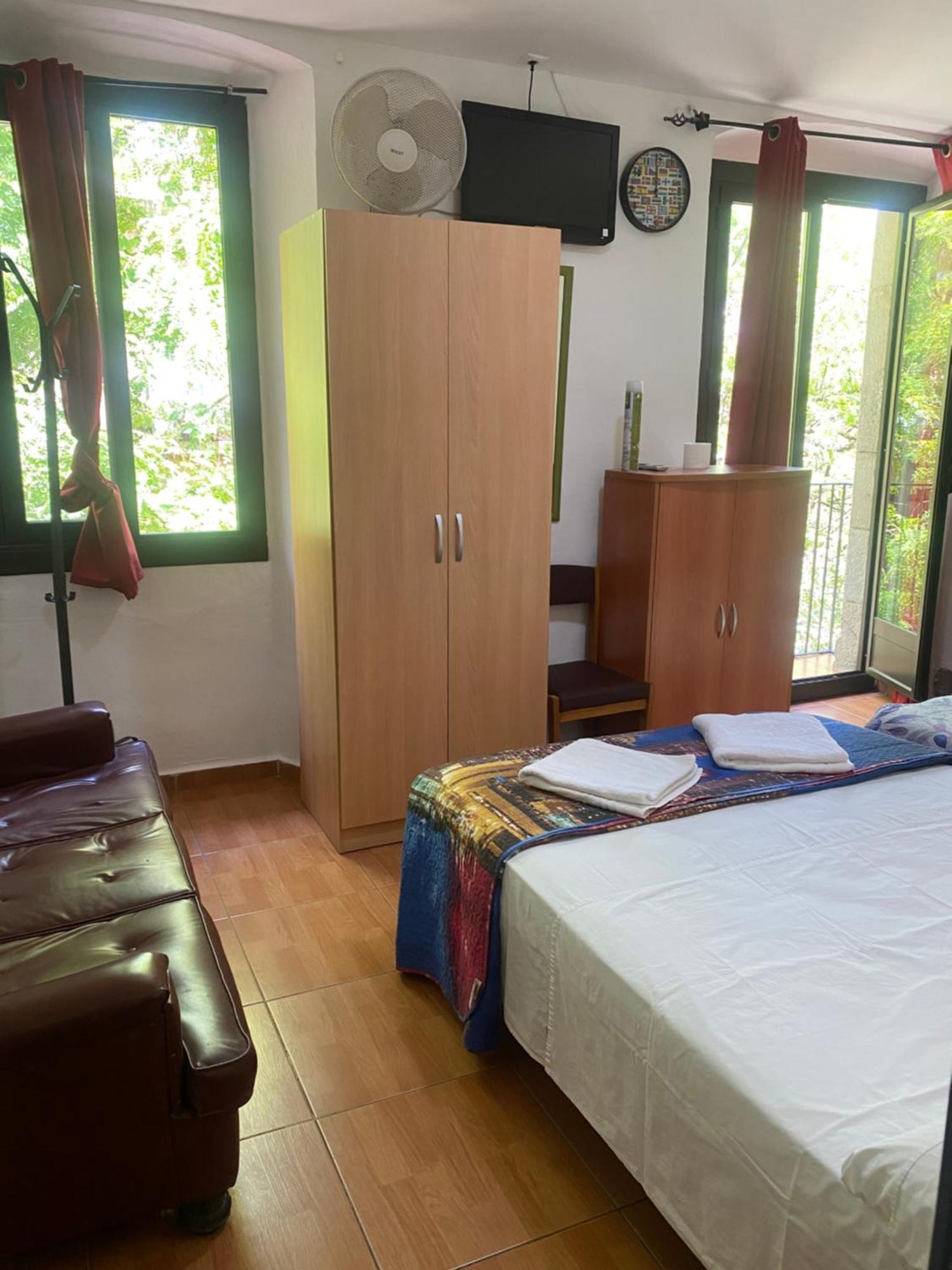 Pension Teruel Barcelona Buitenkant foto