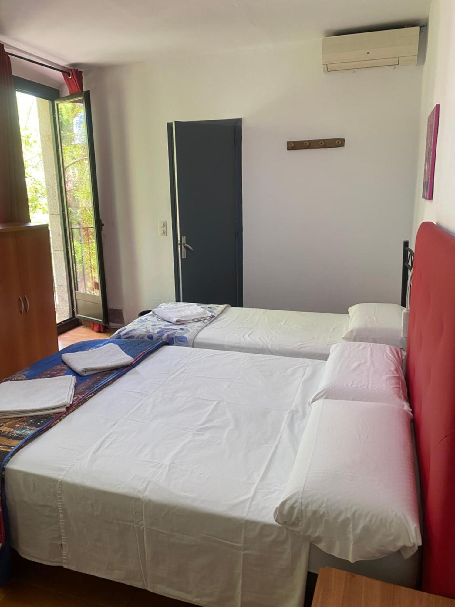 Pension Teruel Barcelona Buitenkant foto