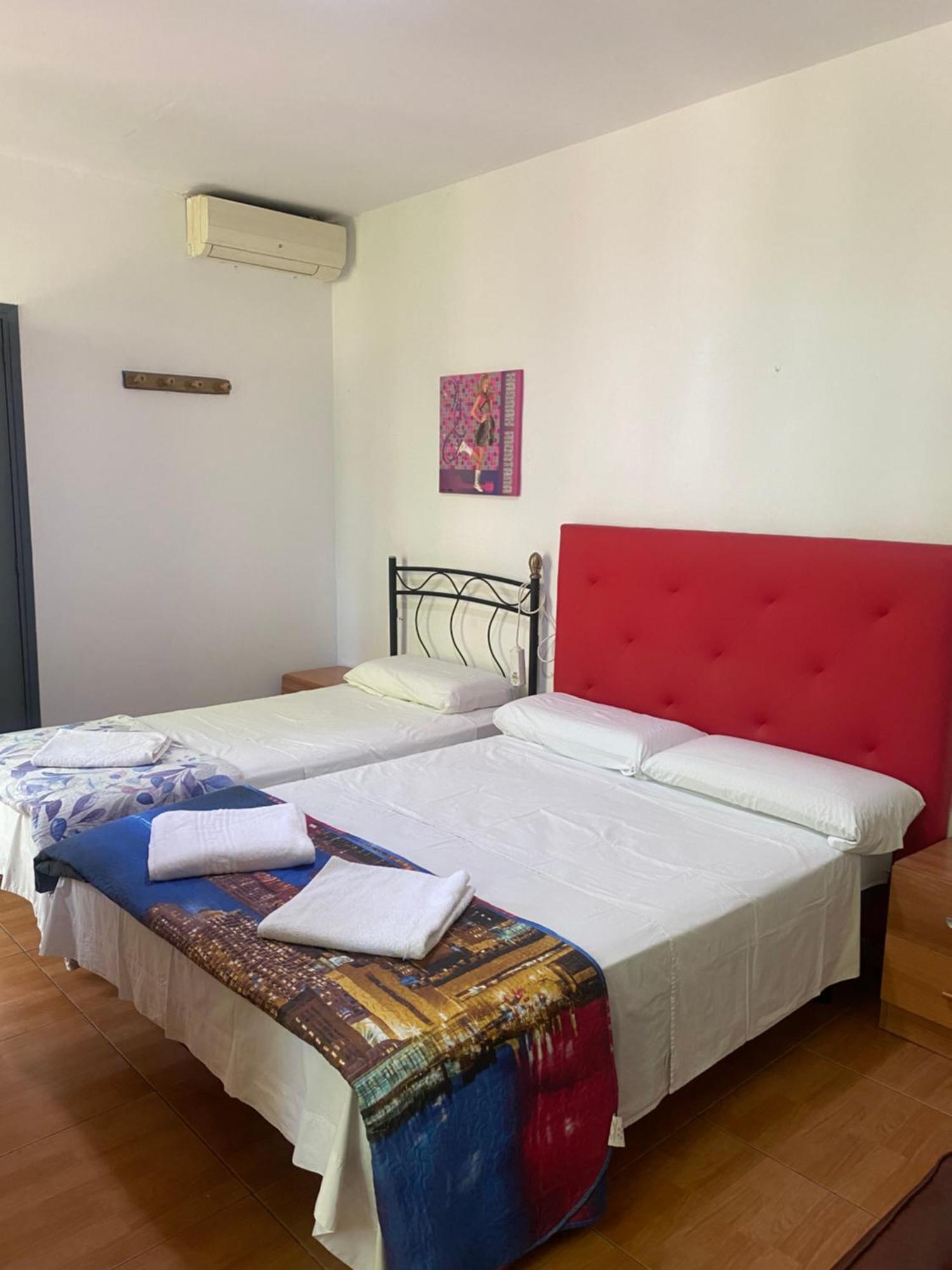 Pension Teruel Barcelona Buitenkant foto